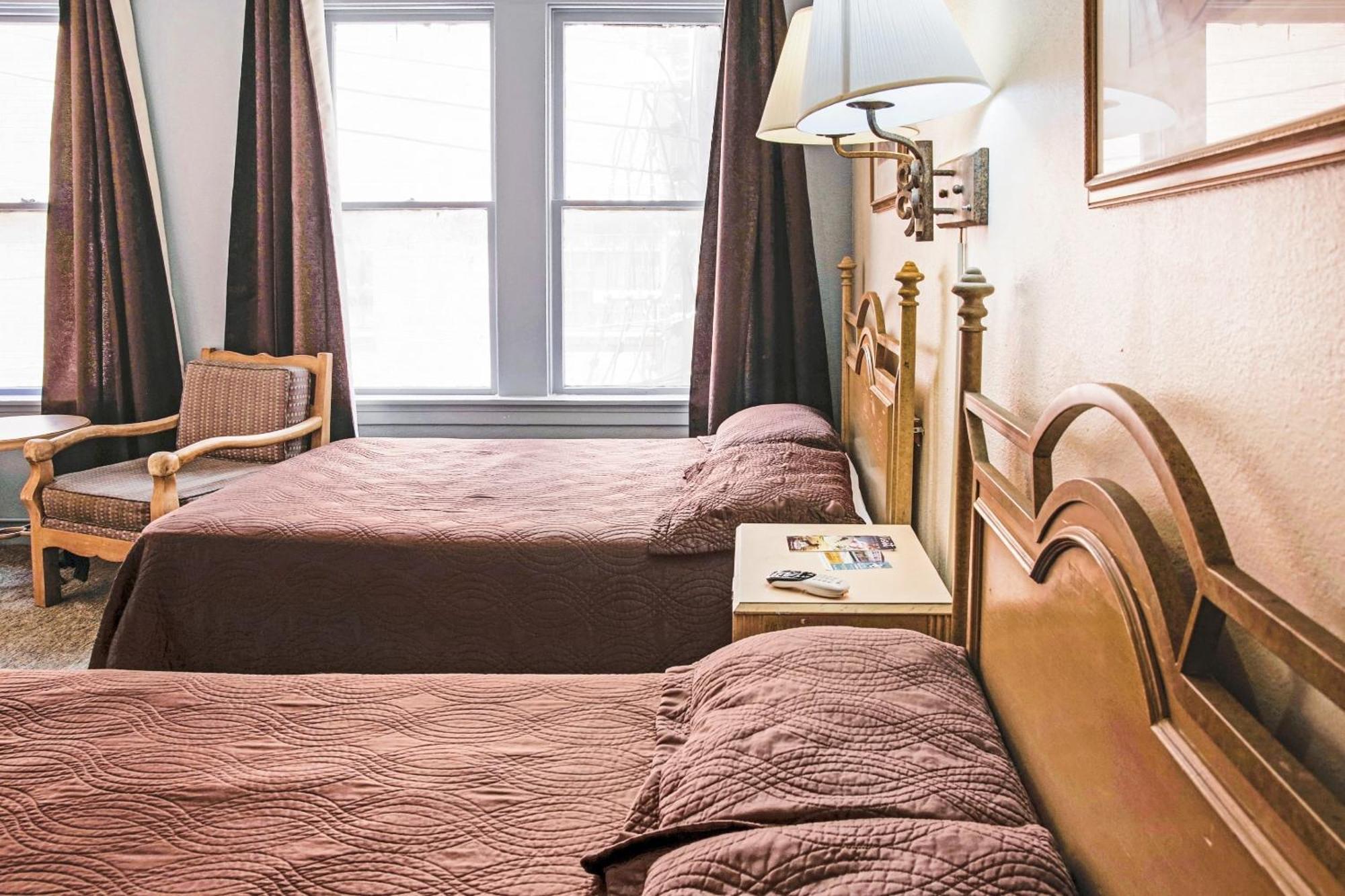 Oyo Historic Cameron Hotel Brownsville I-69E 外观 照片