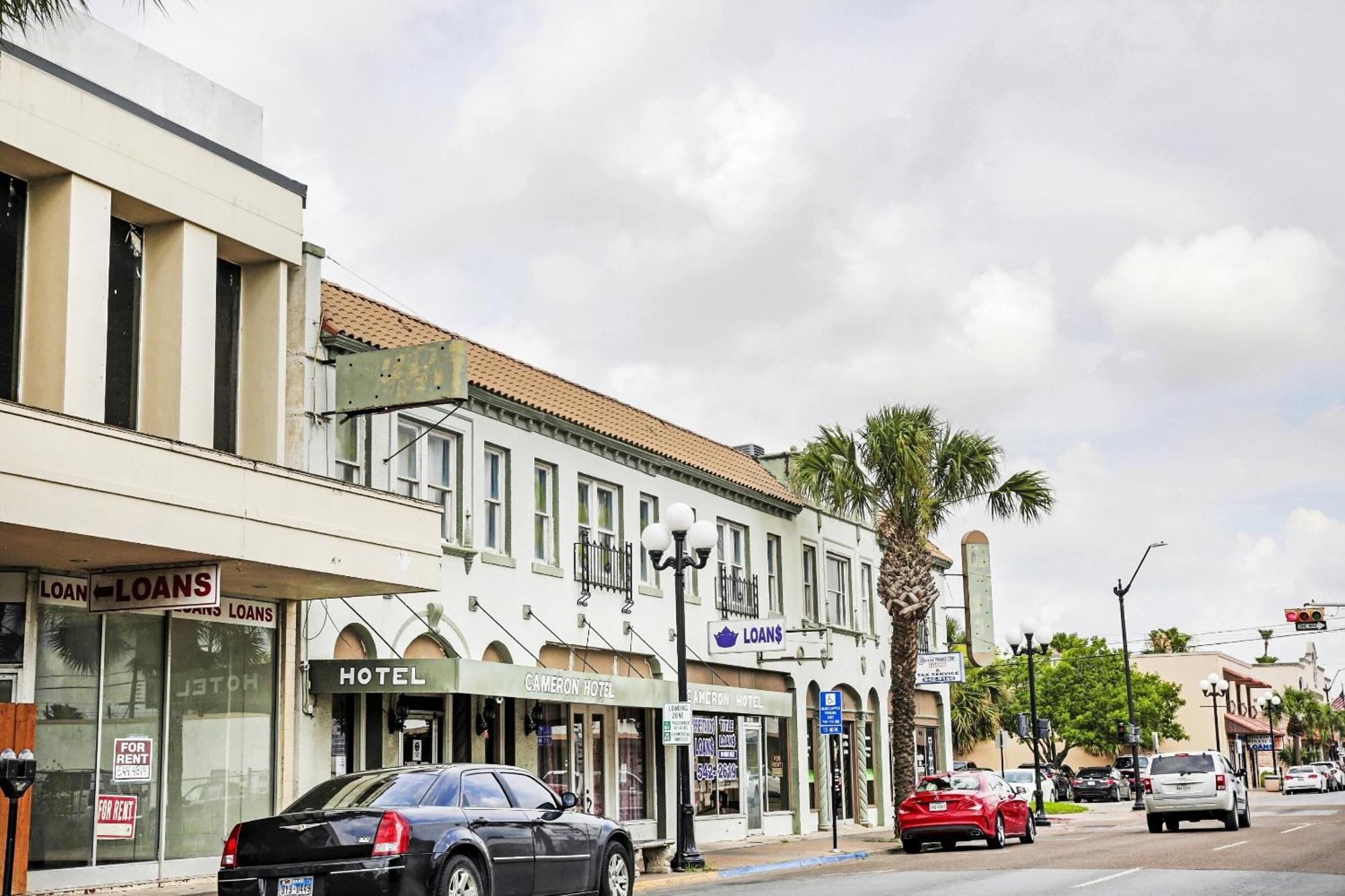 Oyo Historic Cameron Hotel Brownsville I-69E 外观 照片