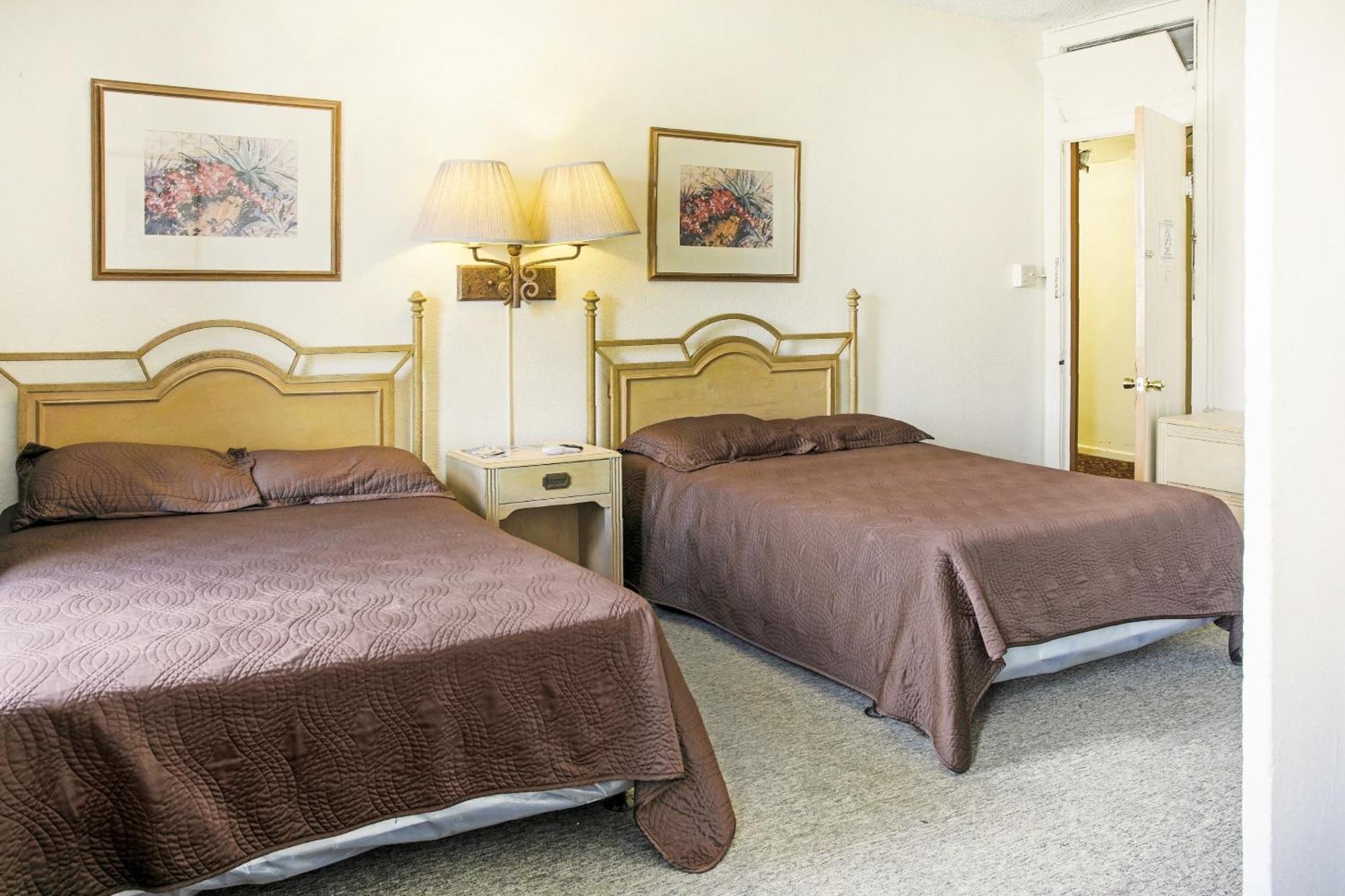 Oyo Historic Cameron Hotel Brownsville I-69E 外观 照片