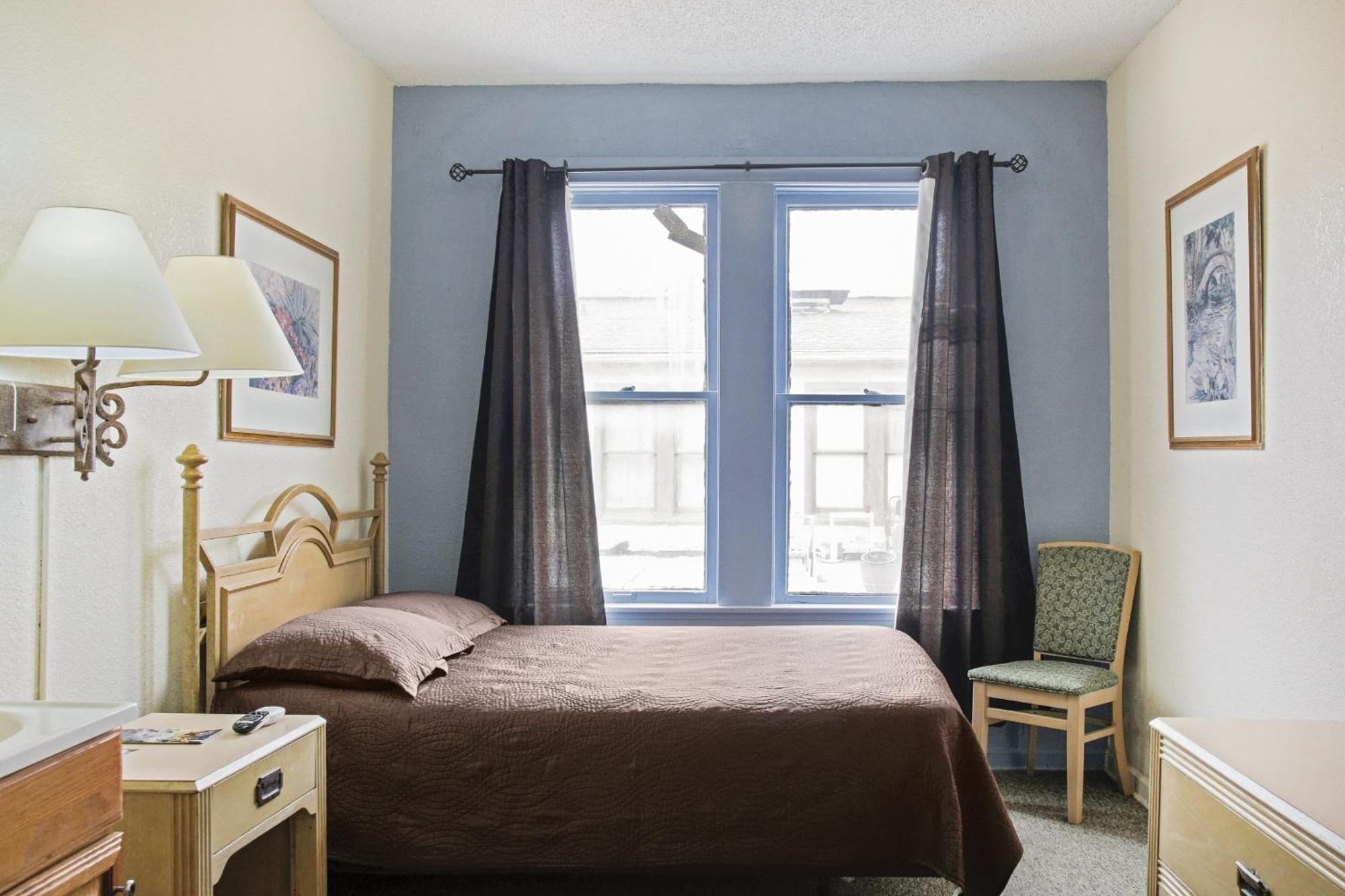 Oyo Historic Cameron Hotel Brownsville I-69E 外观 照片