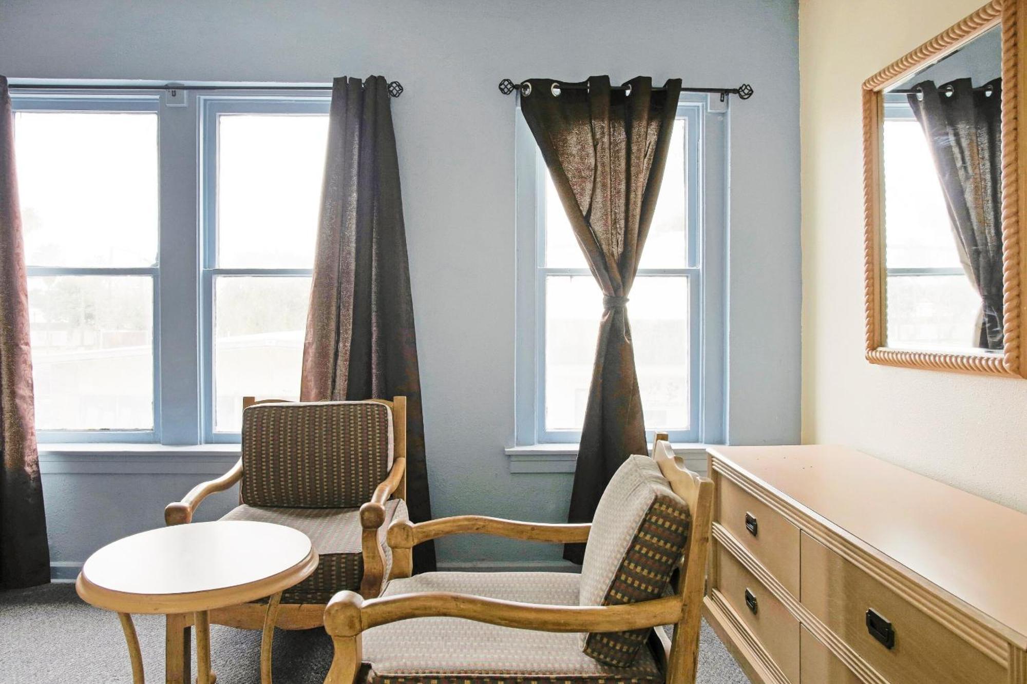 Oyo Historic Cameron Hotel Brownsville I-69E 外观 照片