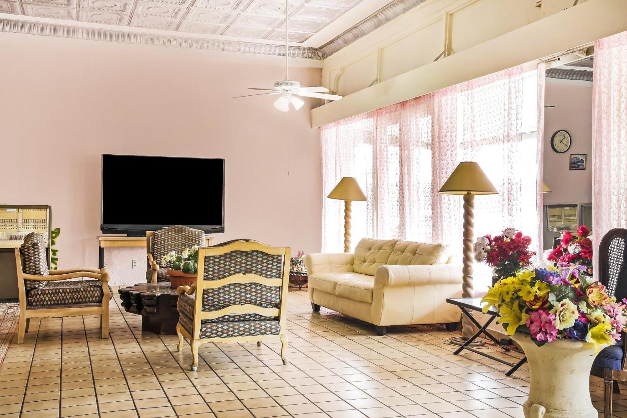 Oyo Historic Cameron Hotel Brownsville I-69E 外观 照片