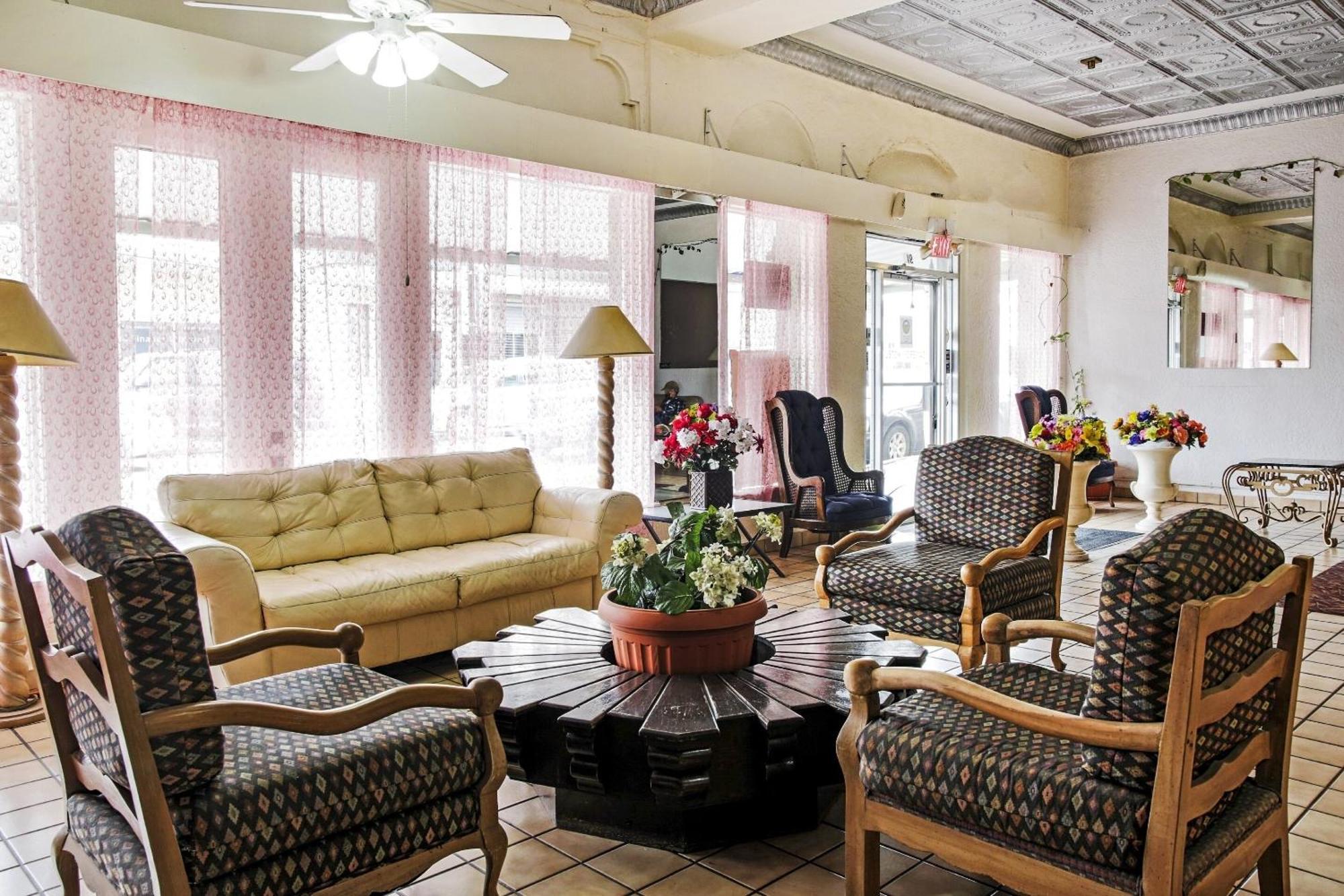 Oyo Historic Cameron Hotel Brownsville I-69E 外观 照片