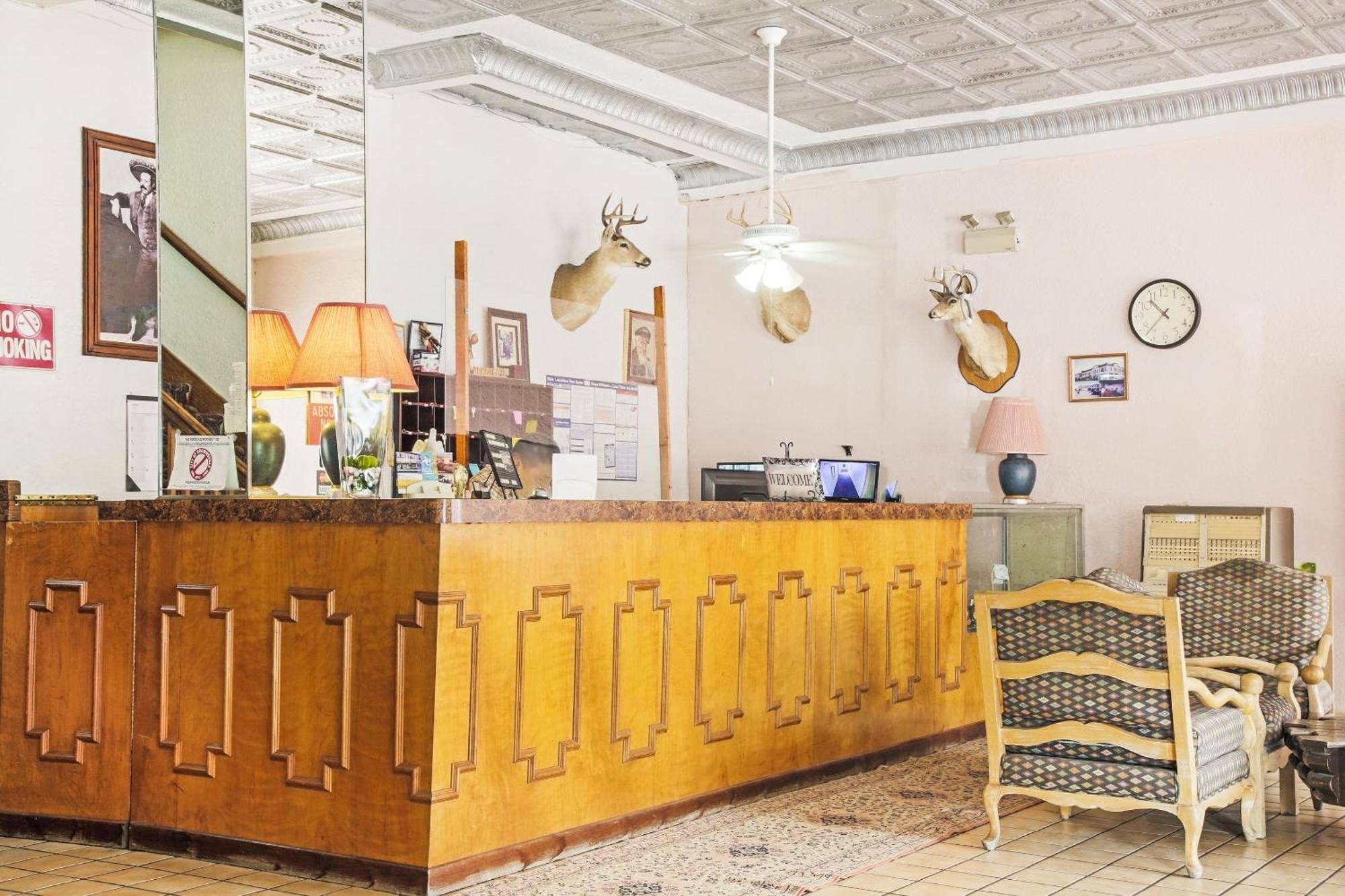 Oyo Historic Cameron Hotel Brownsville I-69E 外观 照片